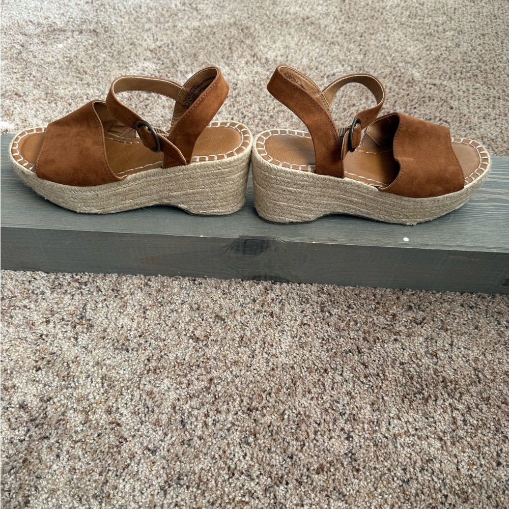 Women's Platform Sandals - Picture 3 of 6